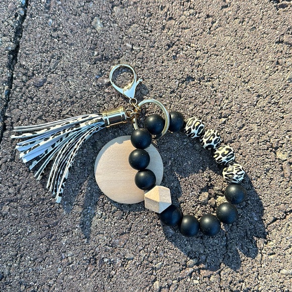 RELISTED  Leopard Bracelet Keychain Bangle with Tassel - Picture 4 of 5